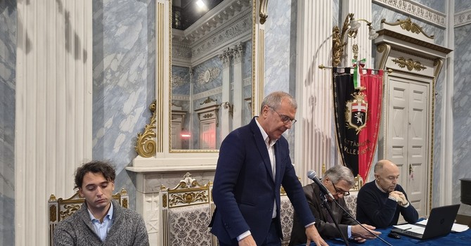 L'assessore Cometto illustra il Peba L'assessore Cometto illustra il Peba