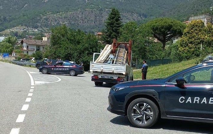 Bassa Valle, controlli straordinari dei Carabinieri: 80 persone identificate e una patente ritirata Bassa Valle, controlli straordinari dei Carabinieri: 80 persone identificate e una patente ritirata