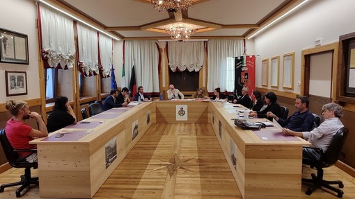 Charvensod, il Consiglio comunale tra lavori, alpeggi e confronto sulle politiche per la comunità