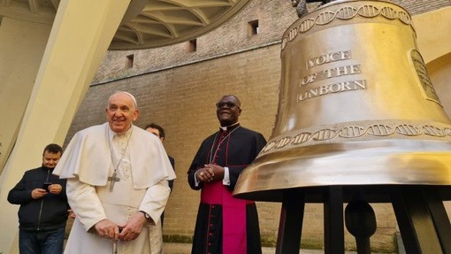 Il Papa benedice la campana &quot;La Voce dei Non Nati&quot;