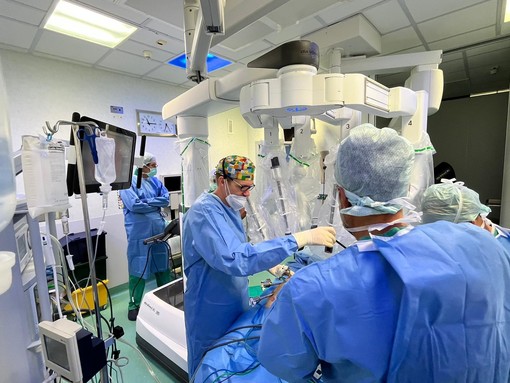 Con un intervento di chirurgia robotica rimossi due tumori ad un paziente