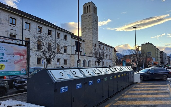 TARIP, il Comune di Aosta prova a spegnere le polemiche: «La riforma redistribuisce i costi, non li riduce» TARIP, il Comune di Aosta prova a spegnere le polemiche: «La riforma redistribuisce i costi, non li riduce»