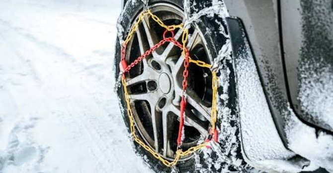 In Valle d’Aosta torna l’obbligo di gomme invernali o catene: attenzione, scatta già da domani In Valle d’Aosta torna l’obbligo di gomme invernali o catene: attenzione, scatta già da domani