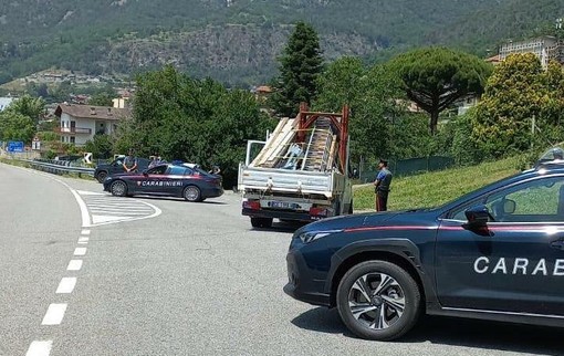Bassa Valle, controlli straordinari dei Carabinieri: 80 persone identificate e una patente ritirata Bassa Valle, controlli straordinari dei Carabinieri: 80 persone identificate e una patente ritirata