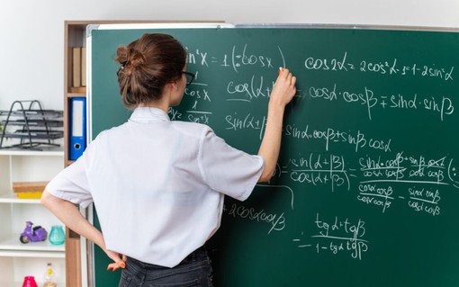 Docenti in affanno, adeguare gli stipendi al costo della vita per salvare l’istruzione