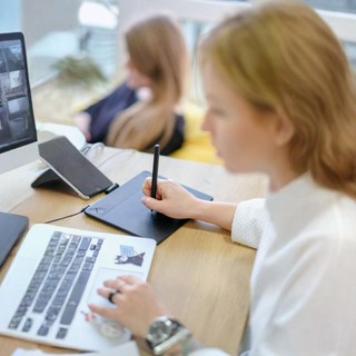 Switch Off – Accendi te stesso. Riflessi digitali: giovani, linguaggi e libertà di reinventarsi