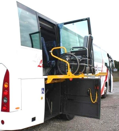 Un mezzo di trasporto pubblico per disabili (immagine da sito web ItaliAccessibile)