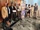 l’Assessore regionale ai Trasporti Luigi Bertschy, l’Assessora al Turismo di Doues Corinne Cuaz, il Vice Sindaco di Doues Daniel Diemoz, il Sindaco di Doues Giorgio Abram, il Presidente della Regione Renzo Testolin, i genitori della minore di Doues, la Coordinatrice l’istituzione scolastica Grand Combin Simona d’Agostino, il Presidente di AICE Valle d’Aosta ODV Manuele Amateis l’Assessore regionale ai Trasporti Luigi Bertschy, l’Assessora al Turismo di Doues Corinne Cuaz, il Vice Sindaco di Doues Daniel Diemoz, il Sindaco di Doues Giorgio Abram, il Presidente della Regione Renzo Testolin, i genitori della minore di Doues, la Coordinatrice l’istituzione scolastica Grand Combin Simona d’Agostino, il Presidente di AICE Valle d’Aosta ODV Manuele Amateis