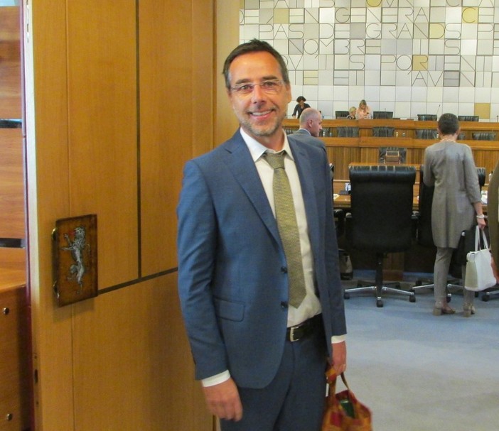 Il consigliere Jean Claude Daudry (Uvp) entra per la prima volta in aula