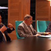 Graziano Dominidiato, presidente Confcommercio VdA è intervenuto nel confronto. Al centro Roberto Sapia, presidente della Chambre Graziano Dominidiato, presidente Confcommercio VdA è intervenuto nel confronto. Al centro Roberto Sapia, presidente della Chambre