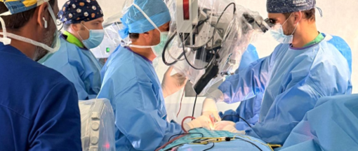 Impiantata la prima protesi vertebrale all'argento in Italia all'Ospedale Parini Impiantata la prima protesi vertebrale all'argento in Italia all'Ospedale Parini