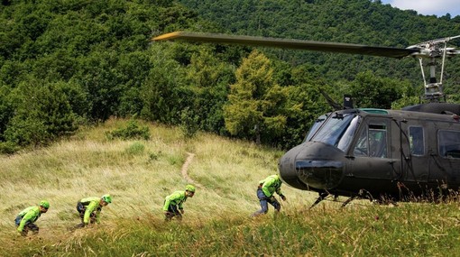 Elicotteri dell’Esercito in prima linea per la sicurezza in montagna