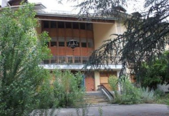 Forse nuova vita per l'ex hotel &gt;Lanterna di Saint-Pierre; trasformato per ospitare lavoratori stagionali