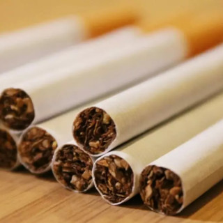 Fumo e sigarette: scattano i rincari