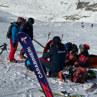 Controlli straordinari dei Carabinieri in Valle d’Aosta: droga, lavoratori non regolari e chiusure di attività