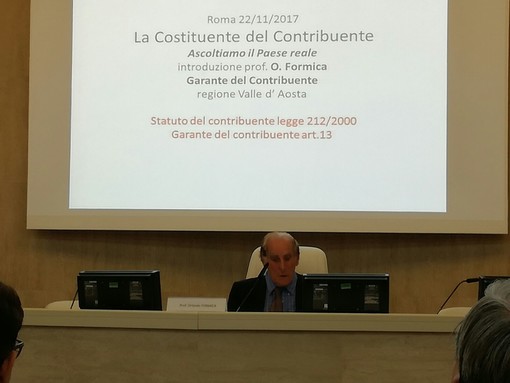 Il prof. Formica riceve dal Garante della Sicilia un artistico omaggio inviatoGli dal Sindaco di Palermo Leoluca Orlando