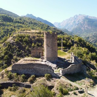 "Vivre Châtel-Argent": tre visite guidate alla chiesa romanica di Santa Maria e alle rovine del castello di Villeneuve