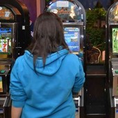 Gioco d'azzardo sempre più diffuso tra gli adolescenti, l’emergenza silenziosa che cresce online