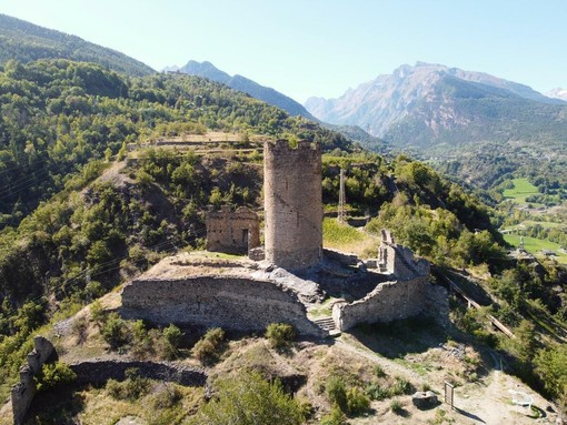 "Vivre Châtel-Argent": tre visite guidate alla chiesa romanica di Santa Maria e alle rovine del castello di Villeneuve "Vivre Châtel-Argent": tre visite guidate alla chiesa romanica di Santa Maria e alle rovine del castello di Villeneuve