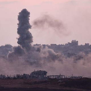Gaza, strage di bambini in fila per l'acqua