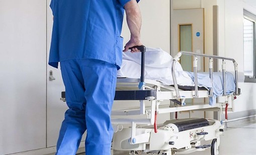 Carenza di personale sanitario pronta ad esplodere come una bomba a orologeria nei mesi estivi