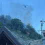 Incendio boschivo a Sarre, in azione elicottero e squadre di soccorso