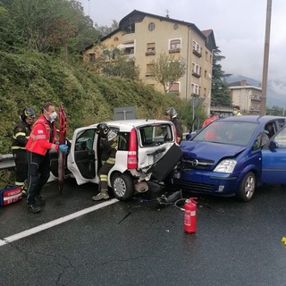 Scontro di due autovetture alle porte di Aosta, feriti i conducenti
