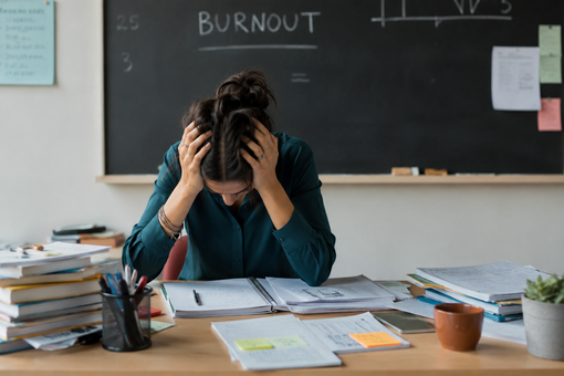 Scuola, per chi suona la campanella? Il rientro degli insegnanti tra stress e responsabilità Scuola, per chi suona la campanella? Il rientro degli insegnanti tra stress e responsabilità