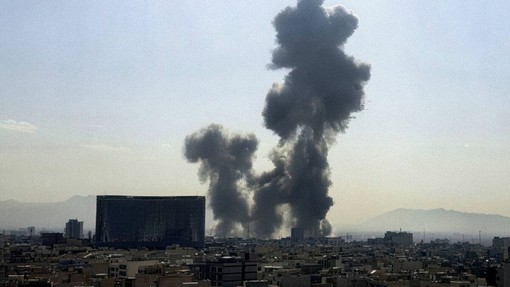 Grandi giochi nel teatro dell’assurdo Grandi giochi nel teatro dell’assurdo