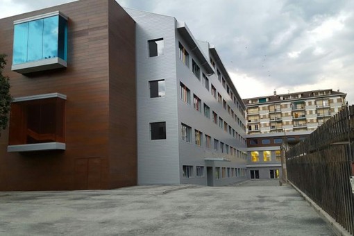 Bulli con spray urticante in una scuola di Aosta: studenti al pronto soccorso, scatta l'sllarme Bulli con spray urticante in una scuola di Aosta: studenti al pronto soccorso, scatta l'sllarme