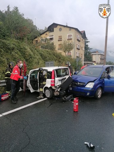 Scontro di due autovetture alle porte di Aosta, feriti i conducenti