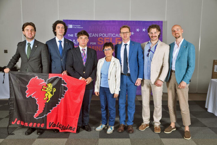 Union Valdôtaine et Jeunesse Valdôtaine au cœur de l’Europe des peuples Union Valdôtaine et Jeunesse Valdôtaine au cœur de l’Europe des peuples