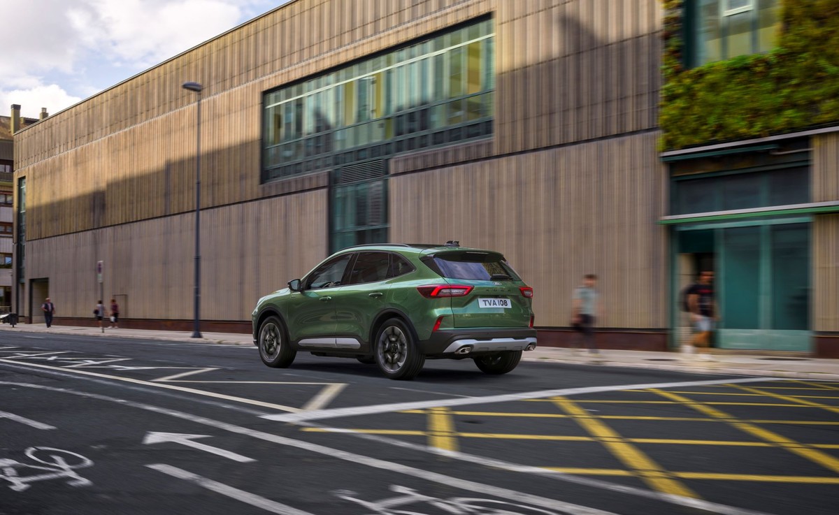 Richiamo per Ford Kuga ibrida: batterie difettose e rimborsi a richiesta