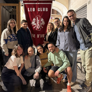 Da sinistra (fila in alto): Jessica Cagniney (consigliera), Giuseppe Cairo (simpatizzante), Rossana Scapoli (presidente), Joseph Amisano (vicepresidente), Jenny Cagniney (cerimoniera), Laurent Mattia Braga (cerimoniere uscente e storico membro del gruppo Leo Club).