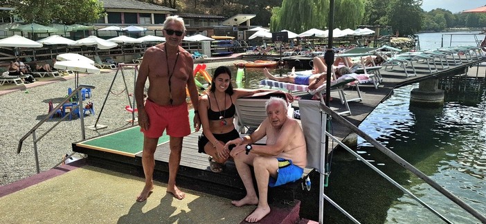 seduto a ds. Lodovico con l'istruttore Dario Moia (a sn) e la bagnina Letizia Balestre seduto a ds. Lodovico con l'istruttore Dario Moia (a sn) e la bagnina Letizia Balestre