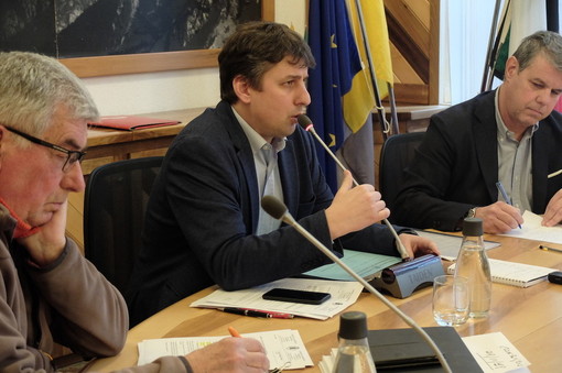 Al centro il sindaco, Stefano Miserocchi, durante una delle ultime Assemblee consiliar