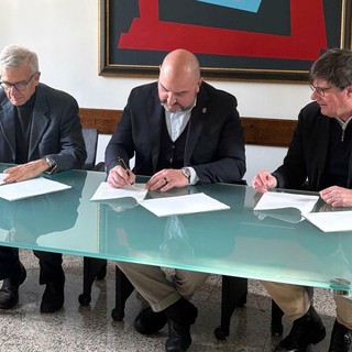 Da sn: Massimo Uberti, direttore USL); Carlo Marzi, Assessore; Paolo Fonio, Direttore facoltà scienze chirurgiche Università degli Studi di Torino