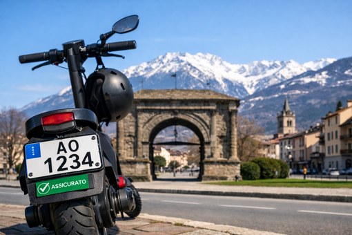 Per muoversi con monopattino elettrico scatta l’obbligo di targa e assicurazione