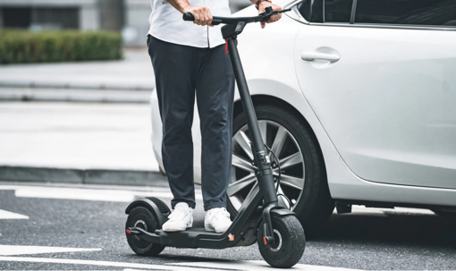 Monopattini elettrici, slitta l’obbligo di assicurazione ma resta quello della targa