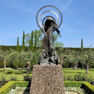 Tra i Giardini Vaticani in preghiera con Maria per la pace nel mondo
