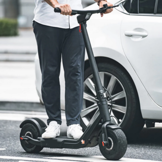 Monopattini elettrici, slitta l’obbligo di assicurazione ma resta quello della targa