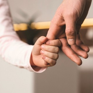Sanità, nasce “Crescere insieme”: logopedisti e fisioterapisti al fianco dei genitori