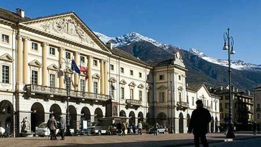 Cuori divisi, poltrone unite: il consiglio comunale di Aosta tra contraddizioni e strategie Cuori divisi, poltrone unite: il consiglio comunale di Aosta tra contraddizioni e strategie