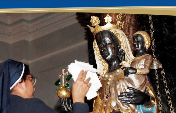 Tradizionale rito pulizia della Sacra Effigie della Madonna di Oropa