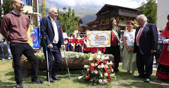 La Vallée retrouve son souffle : à Valtournenche, cinquante ans de Rencontre valdôtaine racontent l’histoire d’un peuple qui refuse d’oublier La Vallée retrouve son souffle : à Valtournenche, cinquante ans de Rencontre valdôtaine racontent l’histoire d’un peuple qui refuse d’oublier