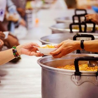 Mensa sociale (ph. confcommercio)