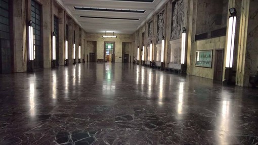 Un ampio corridoio del Tribunale di Milano Un ampio corridoio del Tribunale di Milano
