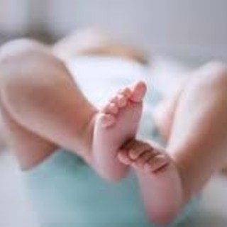 Culle vuote e montagne silenziose. Sempre meno nascite, sempre più anziani. Valle d’Aosta in prima linea nella crisi demografica