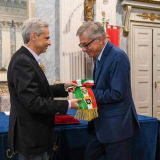 Passaggio di consegne tra Gianni Nuti (sn) e Raffaele Rocco