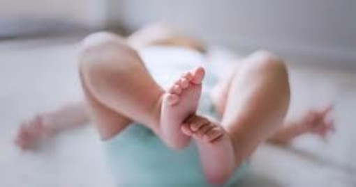 Culle vuote e montagne silenziose. Sempre meno nascite, sempre più anziani. Valle d’Aosta in prima linea nella crisi demografica